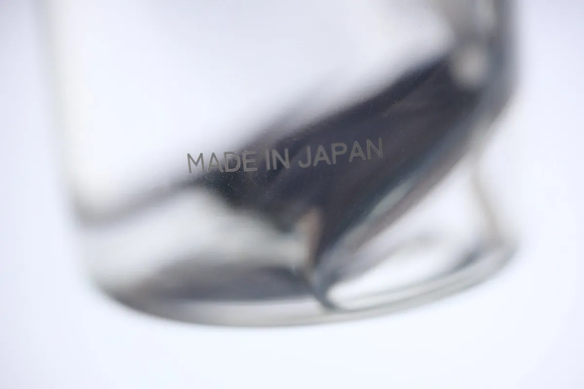 ボトルの底面に刻印されたMADE IN JAPANの文字