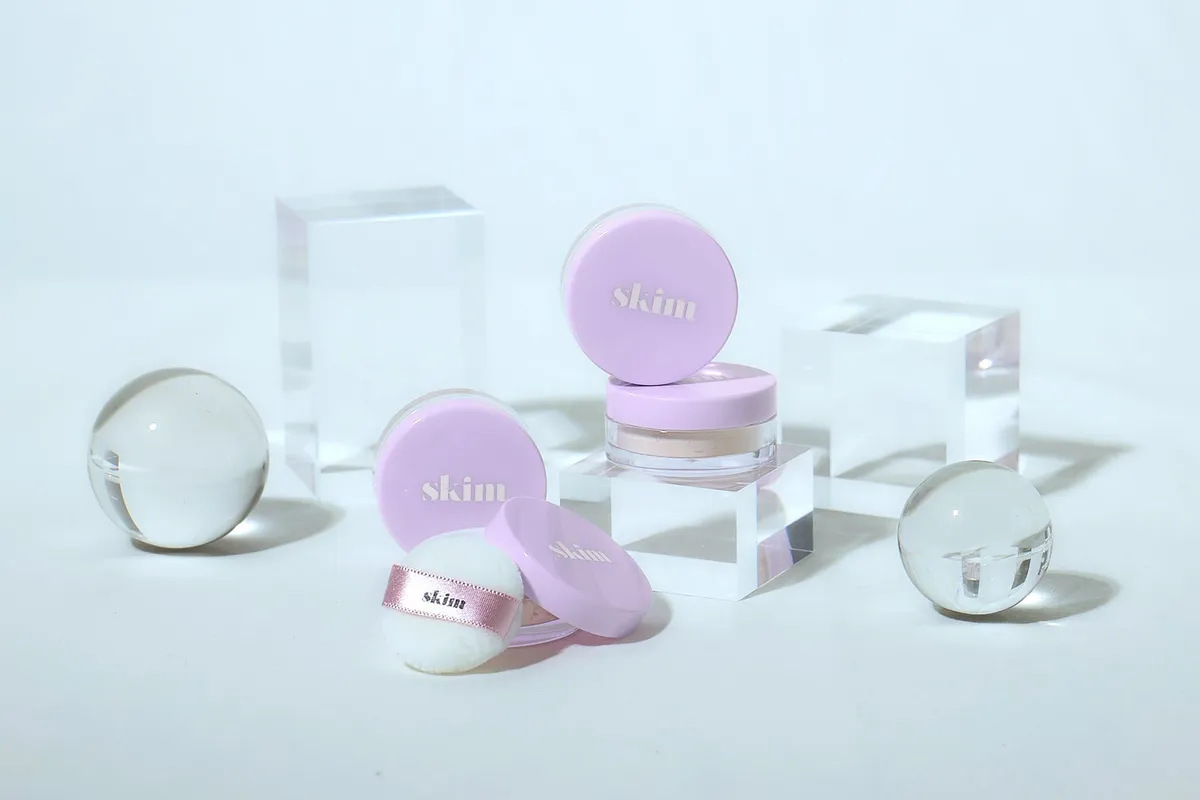 skimのミニサイズパウダーとパフのセット