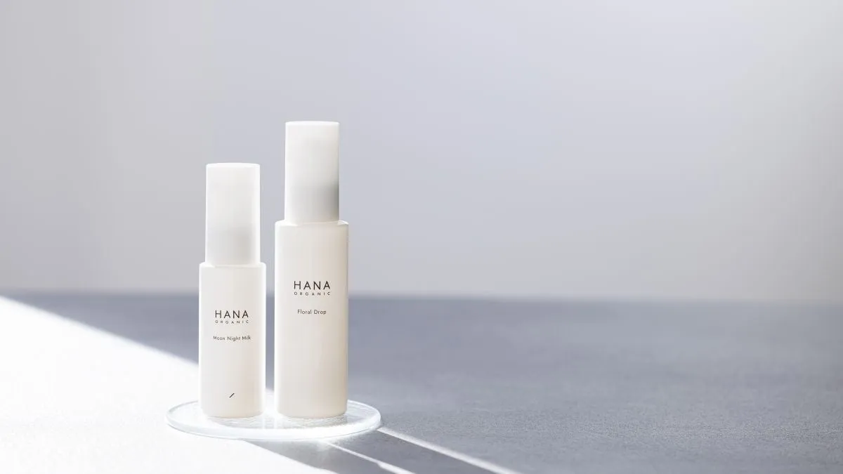 HANA ORGANICの新しいフローラルドロップとムーンナイトミルクのボトル