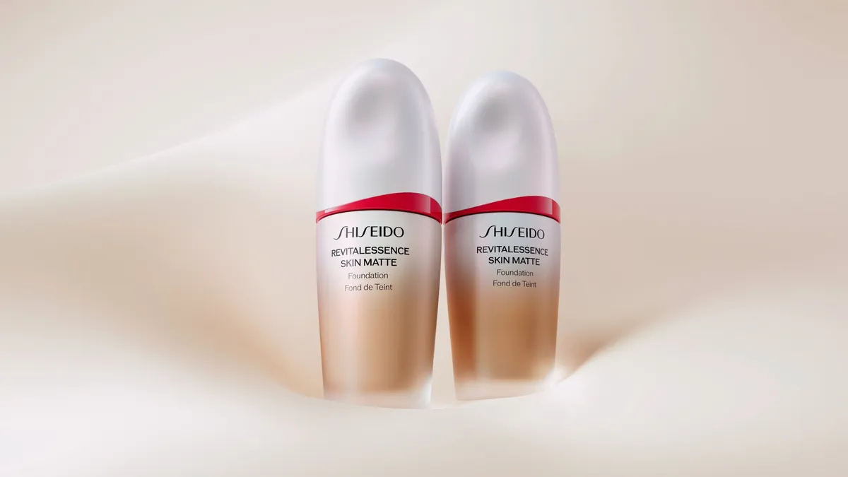SHISEIDO エッセンス スキンスムース ファンデーションのボトルデザイン