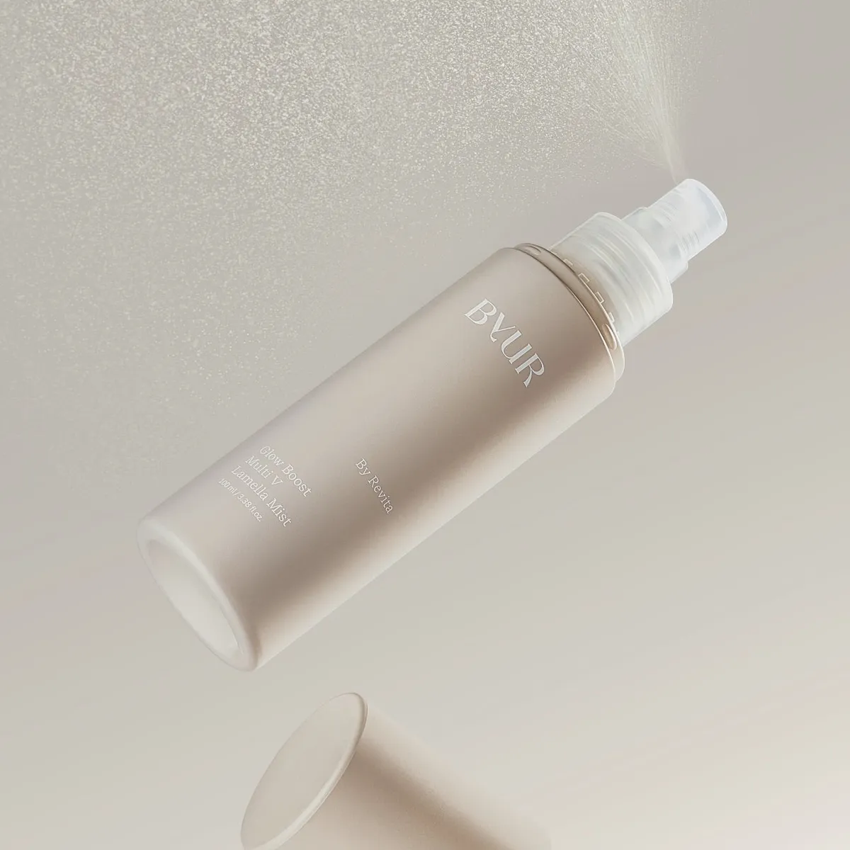 ふんわりと微細な霧が広がるマルチV ラメラミストの噴霧シーン