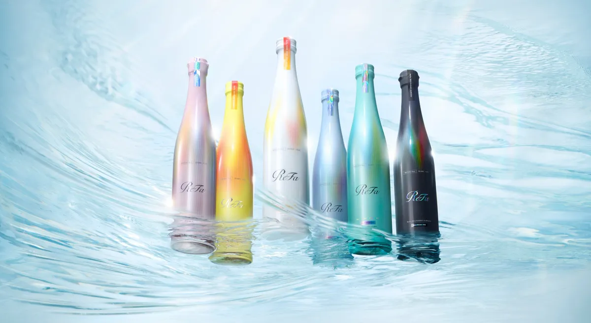 水の中に並ぶReFaのインナーケアドリンク全6種