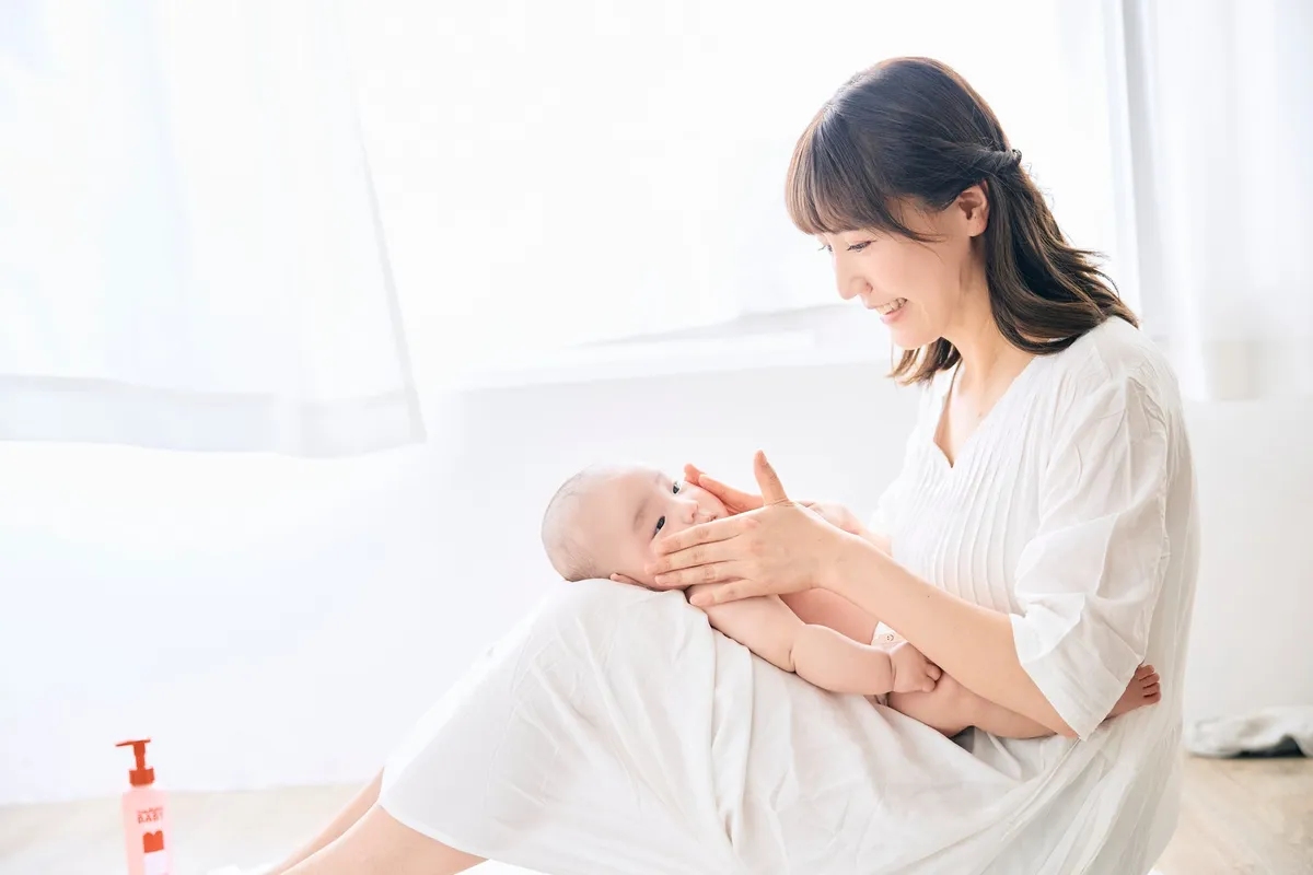 赤ちゃんの肌に優しく馴染ませる使用シーン