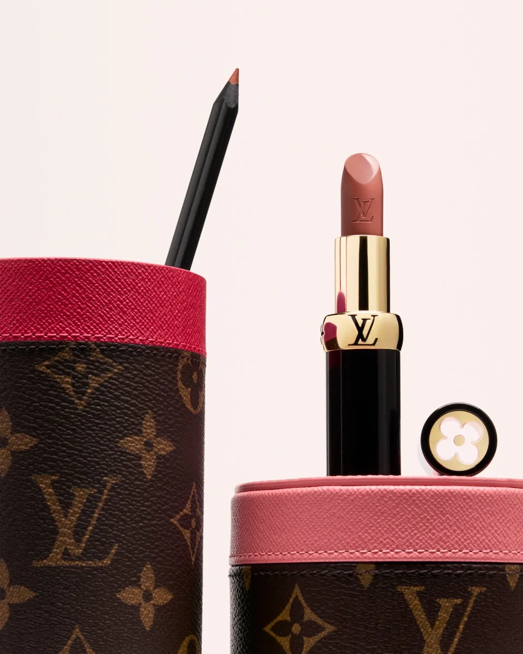 リップスティックとLV クレヨン、モノグラムケースのセット