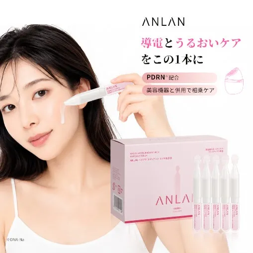 美容液を肌に塗布する使用シーン