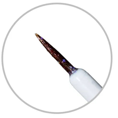 狙ったところに塗りやすいこだわりの極細ペン先のアップ