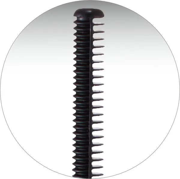 まつ毛の隙間に入り込み、液をしっかり届ける緻密なコームのアップ