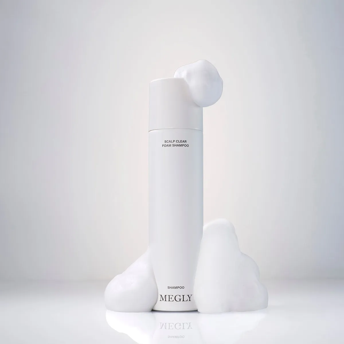MEGLY SCALP CLEAR FOAM SHAMPOOの濃密な泡