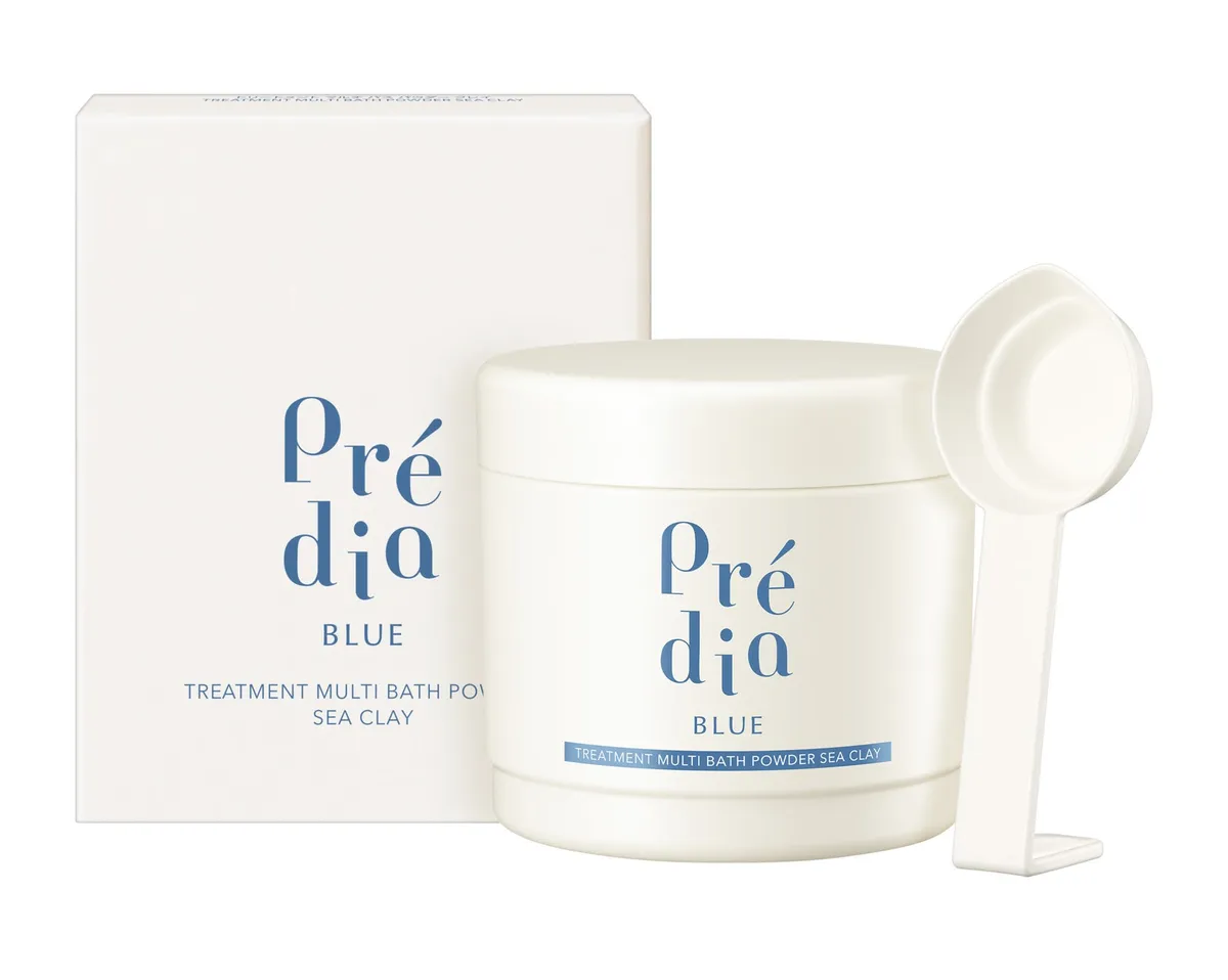 Prédia BLUE トリートメント マルチ バス パウダー クレイの商品パッケージと本体、専用スプーン