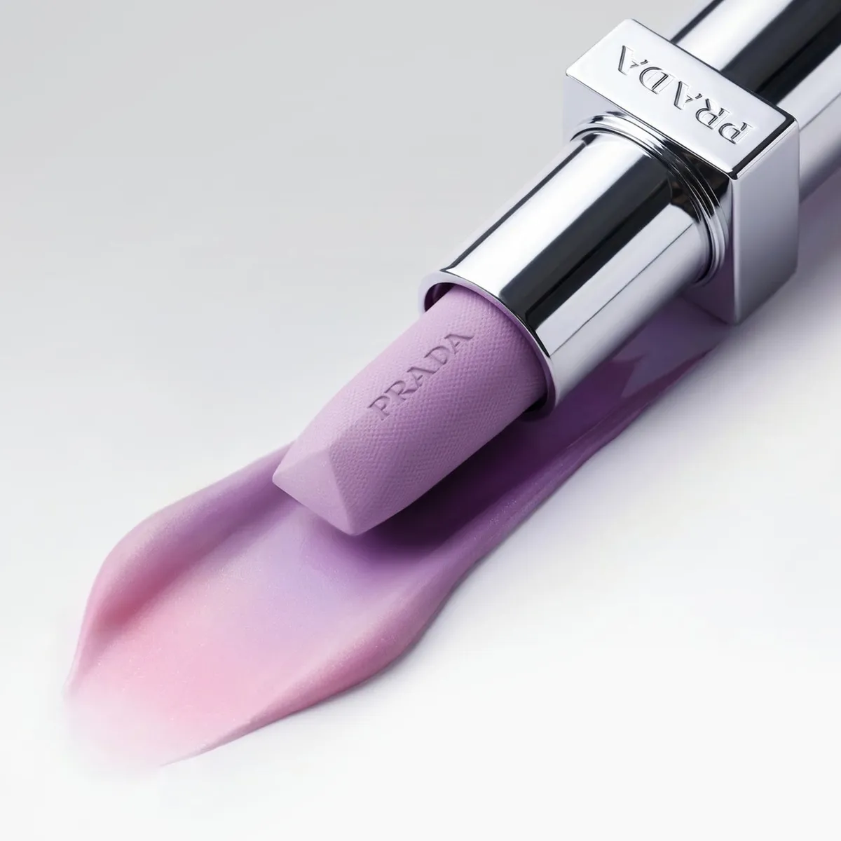 リップバーム本体とスウォッチ